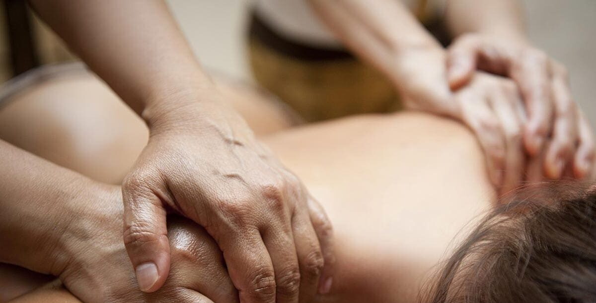 Four hands massage. A complete experience