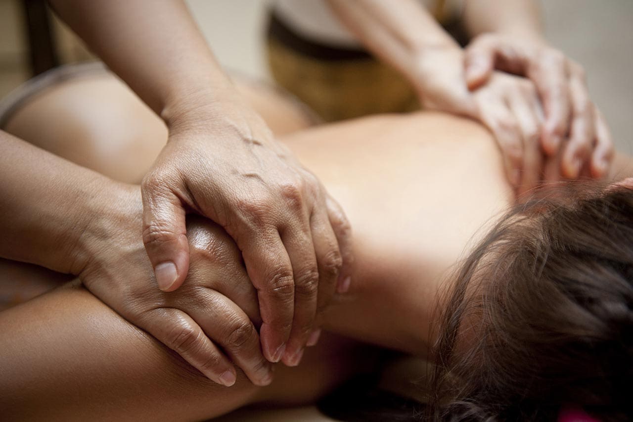 Four hands massage. A complete experience